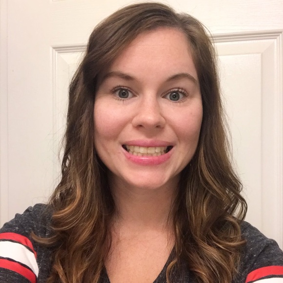 Meet your Posher, Andrea - Picture 2 of 2